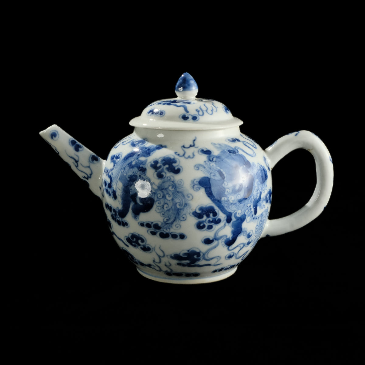 中国骨董　成化年製　染付白抜龍紋　鼻煙壺　康熙時期 fit=scale-down,w=1200