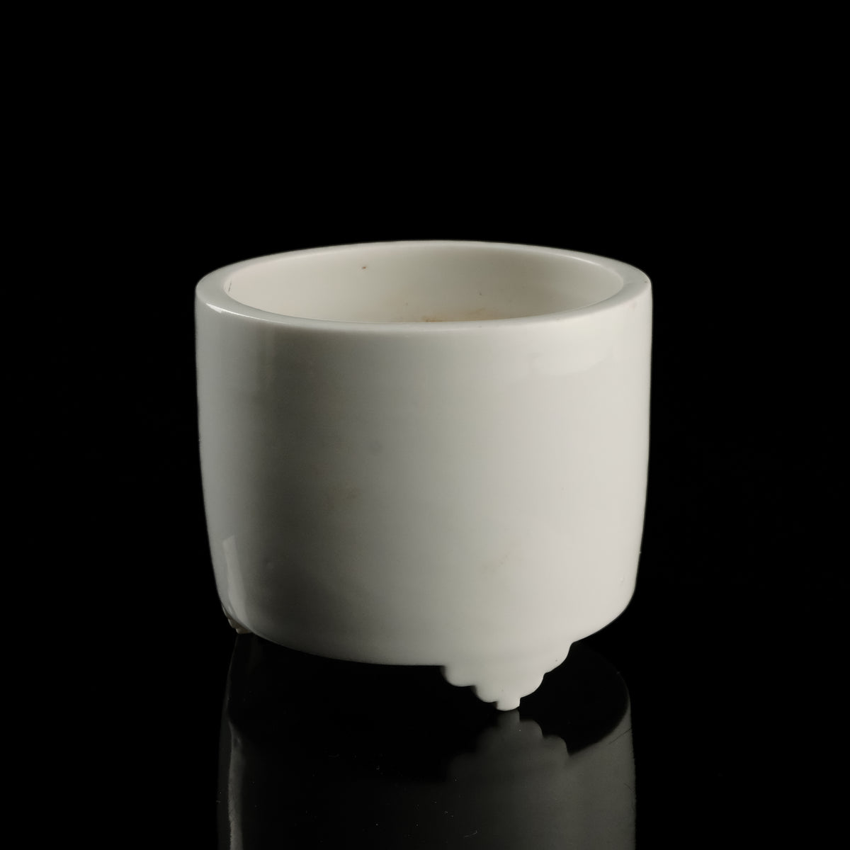 清前期 白磁三足香炉 – 周信堂 Syuusindou