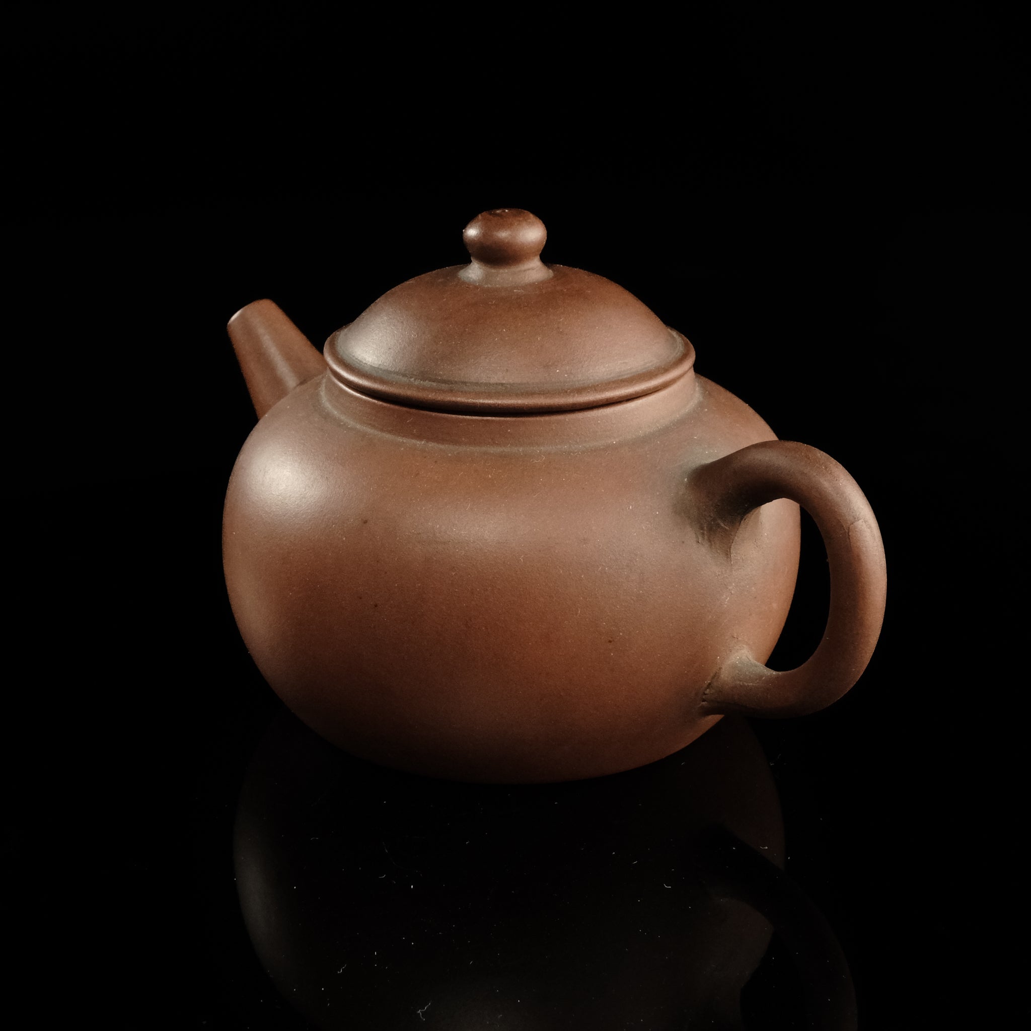 漢字の刻印付き急須　紫砂 漢字の刻印付き急須 紫砂 漢字の刻印付き急須 紫砂 工芸品