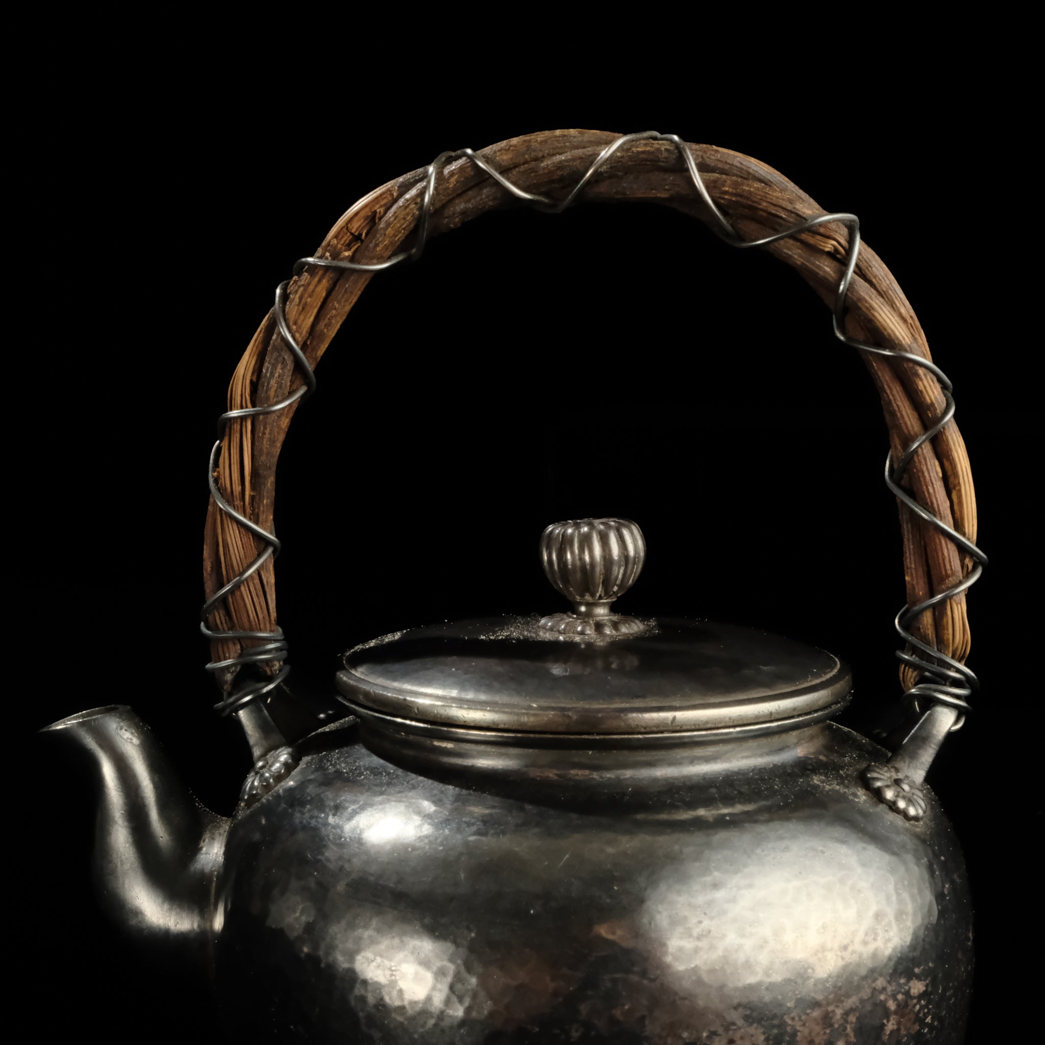 純銀藤手鎚目銀瓶 – 周信堂 Syuusindou