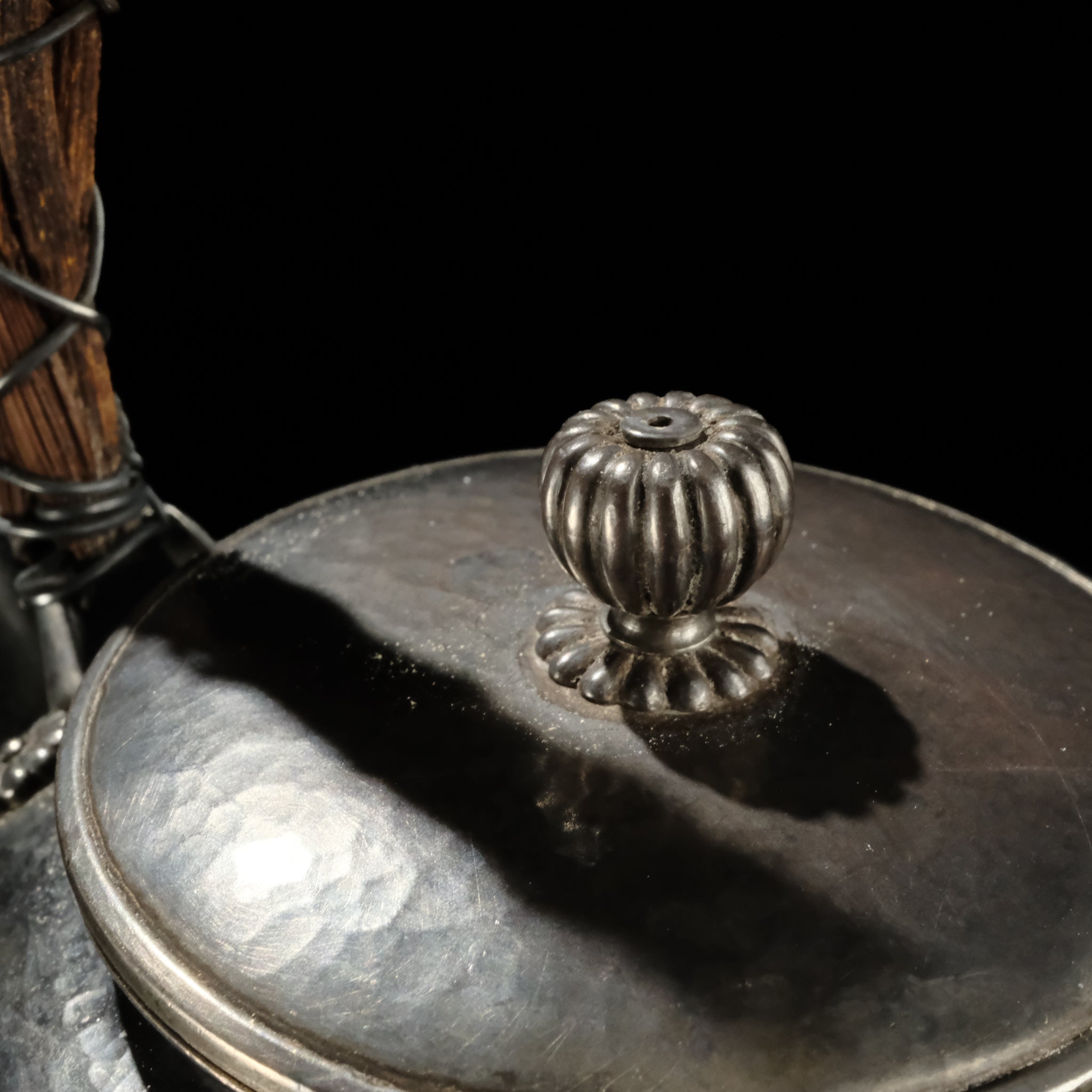 純銀藤手鎚目銀瓶 – 周信堂 Syuusindou